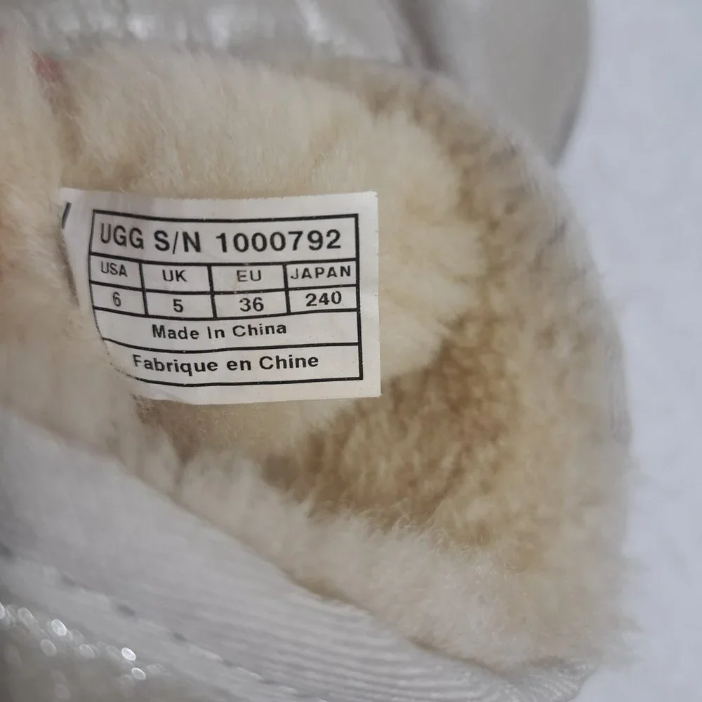 UGG‎ Australia Women's Size 6 Classic Short Gray Boots S/N 1000792